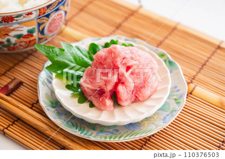 出汁入り マグロのたたき 出汁入り マグロのたたき 110376503