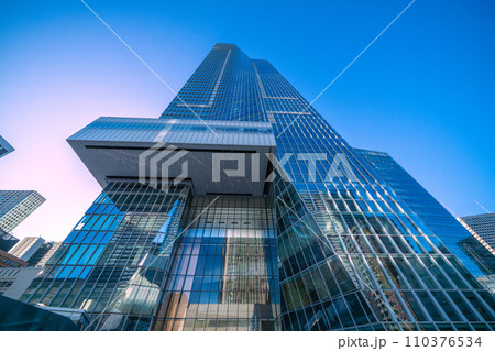 日本の東京都市景観 本日開業の虎ノ門ヒルズステーションタワーやビル群などを望む=令和5年10月6日 日本の東京都市景観 本日開業の虎ノ門ヒルズステーションタワーやビル群などを望む=令和5年10月6日 110376534