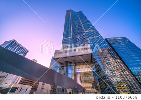 日本の東京都市景観 本日開業の虎ノ門ヒルズステーションタワーやビル群などを望む＝令和5年10月6日 110376658