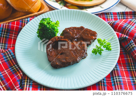 赤ワインの牛すね煮込み 赤ワインの牛すね煮込み 110376675