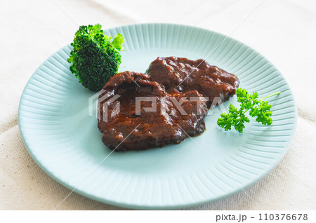 赤ワインの牛すね煮込み 赤ワインの牛すね煮込み 110376678