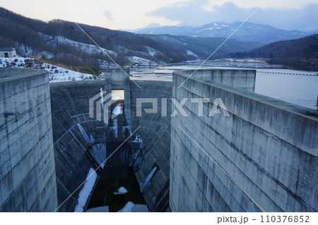 堀川ダムの洪水吐 堀川ダムの洪水吐 110376852