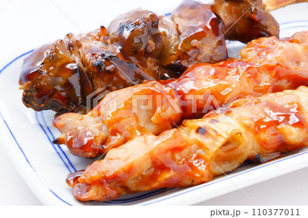 焼き鳥の盛り合わせ(ネギマ、もも、レバー) 焼き鳥の盛り合わせ(ネギマ、もも、レバー) 110377011