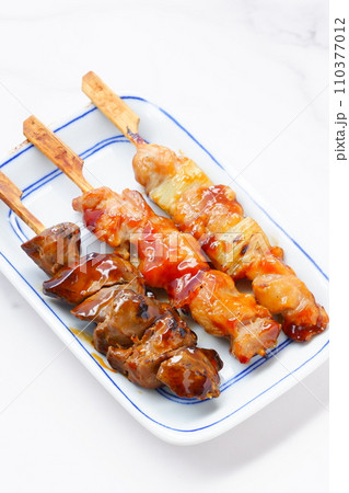 焼き鳥の盛り合わせ（ネギマ、もも、レバー） 110377012