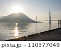 朝日に照らされた多々羅大橋 110377049