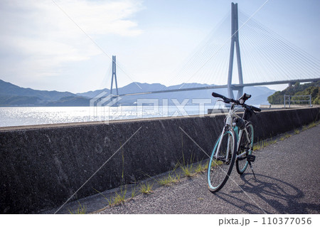 しまなみ海道の大三島から見た来島海峡大橋 しまなみ海道の大三島から見た来島海峡大橋 110377056