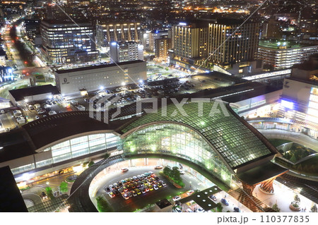 金沢駅(鼓門・もてなしドーム)と市街地夜景 110377835