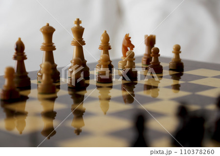 チェスセット チェス盤と駒のイメージカット 110378260