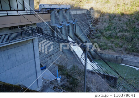 高柴ダムの堤体 高柴ダムの堤体 110379041