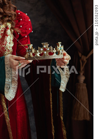 Closeup on medieval queen in red dress with crown 110382093