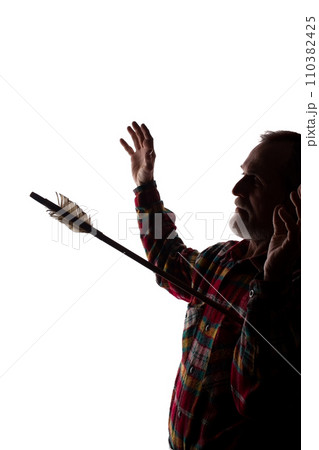 Portrait of a old man, side view - dark close-up silhouette 110382425