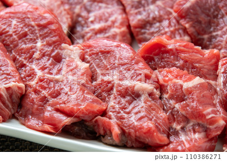 牛肉(モモ焼肉用)。 牛肉(モモ焼肉用)。 110386271