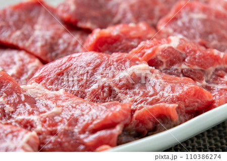 牛肉(モモ焼肉用)。 牛肉(モモ焼肉用)。 110386274