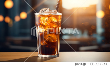 机に置かれたアイスコーヒー「AI生成画像」 110387934