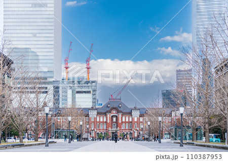 「東京都」行幸通りから見た東京駅舎 「東京都」行幸通りから見た東京駅舎 110387953