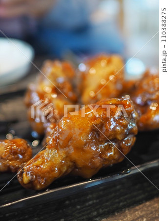 Close up crispy fried chicken. 110388275