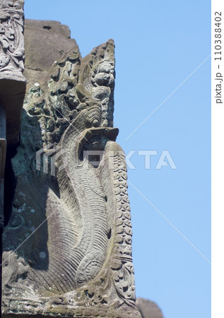 アンコールワット遺跡 ナーガのレリーフ アンコールワット遺跡 ナーガのレリーフ 110388402