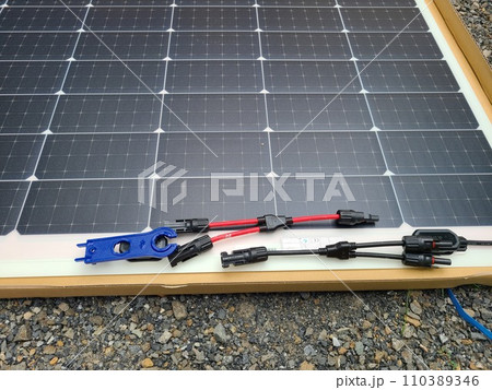 ソーラーカーポートの自作 最大1480ワット 長期停電時対応 ソーラーカーポートの自作 最大1480ワット 長期停電時対応 110389346