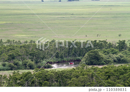 大観望細岡展望台から望む夏の釧路湿原　大観望　カヌー下り　釧路湿原　釧路川 110389831