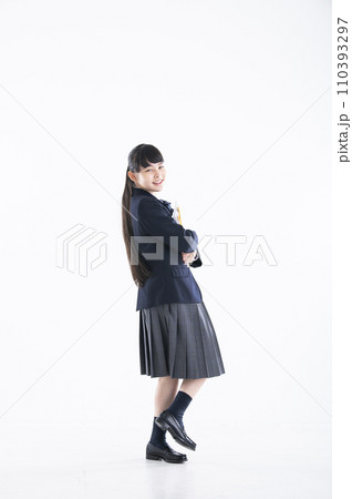 女子中学生 ポートレート 白バック 女の子 中学生 カメラ目線 女子中学生 ポートレート 白バック 女の子 中学生 カメラ目線 110393297