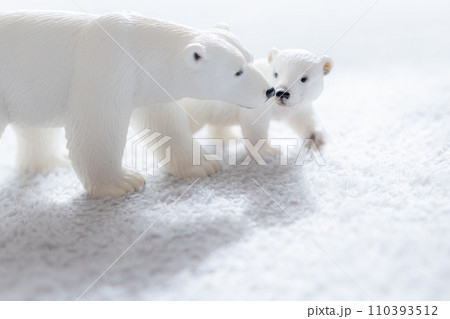 シロクマとペンギン 110393512