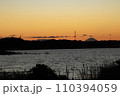 手賀沼から富士を望む夕景 110394059