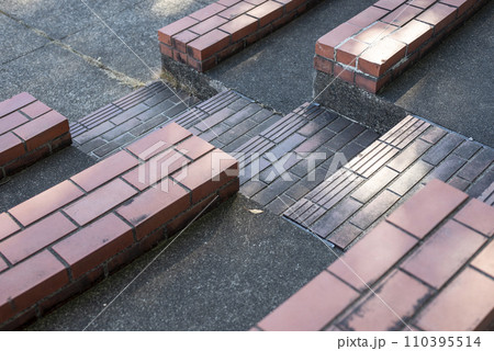 レンガ 階段 公園 広場 イメージ 110395514