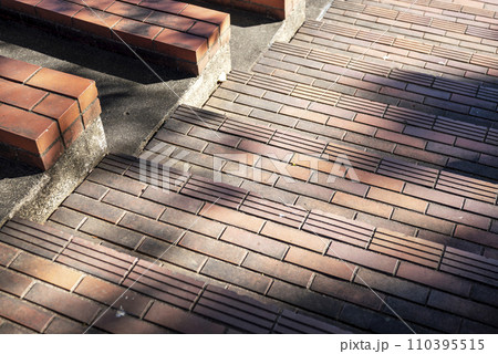 レンガ 階段 公園 広場 イメージ レンガ 階段 公園 広場 イメージ 110395515