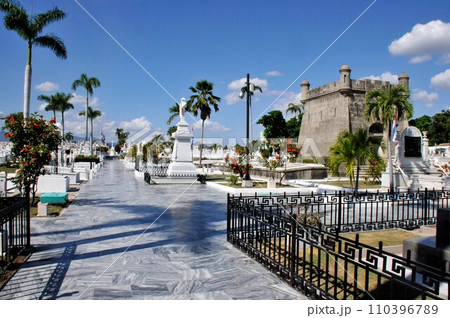 キューバ、サンティアゴ・デ・クーバ、ホセ・マルティ（キューバ建国の父）の墓所サンタ・イフィヘニア墓地 110396789