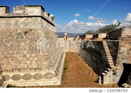 キューバ、サンティアゴ・デ・クーバ郊外、モロ要塞（サン・ペドロ・デ・ラ・ロカ城） 110396793