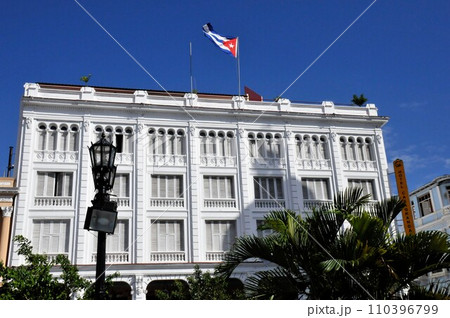 キューバ、サンティアゴ・デ・クーバ、セスペデス広場、ホテル・カサ・グランダ 110396799