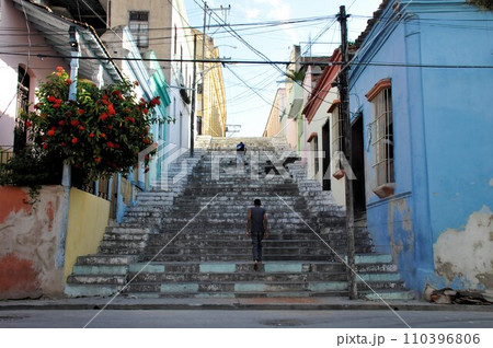 キューバ、サンティアゴ・デ・クーバ、パドレ・ピコの階段 キューバ、サンティアゴ・デ・クーバ、パドレ・ピコの階段 110396806