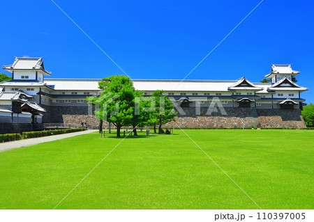 【石川県】快晴の金沢城(五十間長屋) 【石川県】快晴の金沢城(五十間長屋) 110397005