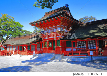【大分県】晴天の宇佐神宮の上宮 【大分県】晴天の宇佐神宮の上宮 110397012