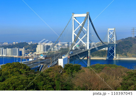 快晴の関門橋(関門海峡) 快晴の関門橋(関門海峡) 110397045