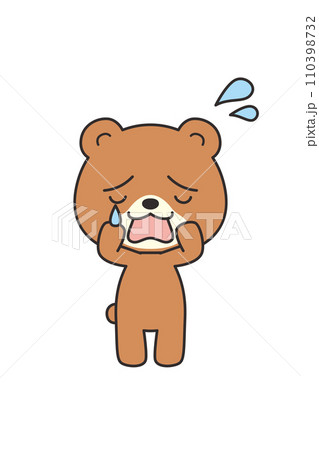 泣いている可愛いクマのイラスト　全身　白背景　ベクター　クリップアート　主線あり 110398732