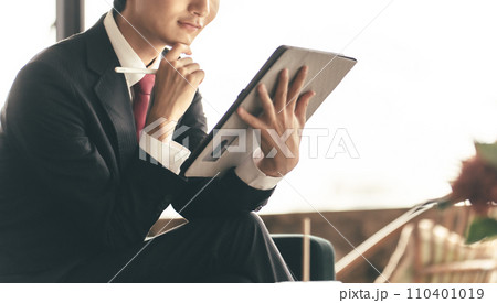 高級なラウンジでのポートレート撮影 高級なラウンジでのポートレート撮影 110401019