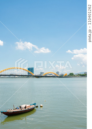 Dragon bridge and Han river in Danang, Vietnam Dragon bridge and Han river in Danang, Vietnam 110401262
