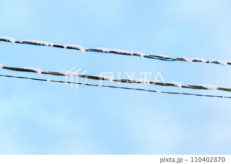 Electricity cables against sky. 110402870