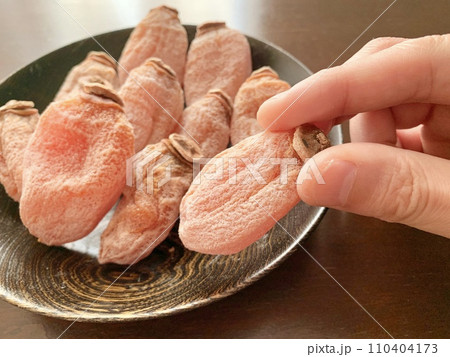 写真素材: 干し柿 写真素材: 干し柿 110404173