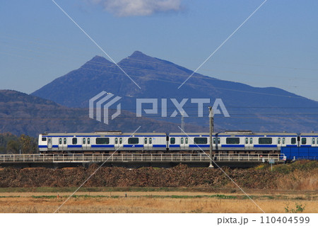 快晴の筑波山を背景に駆け抜けるE531系電車_2023/12/2撮影 快晴の筑波山を背景に駆け抜けるE531系電車_2023/12/2撮影 110404599