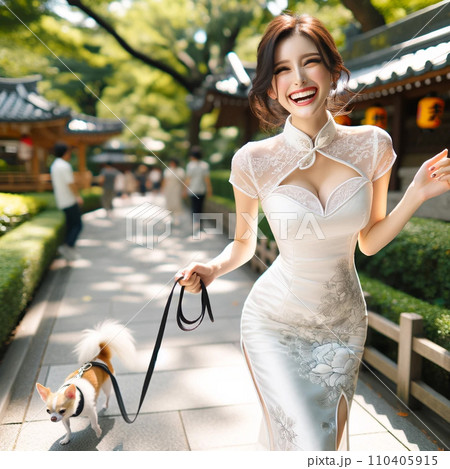【AI美女】犬の散歩中に大笑いしているチャイナドレス美人 110405915