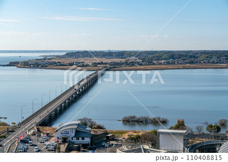 【茨城県】冬の青空と霞ヶ浦（1月） 110408815