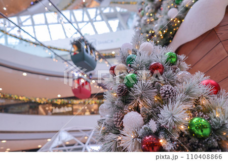 the Christmas decorations of the IFC shopping mall Dec 2 2023 the Christmas decorations of the IFC shopping mall Dec 2 2023 110408866