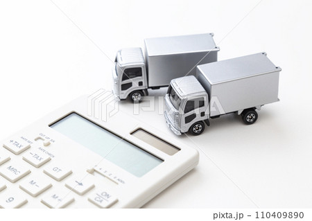 トラックと電卓 トラックと電卓 110409890
