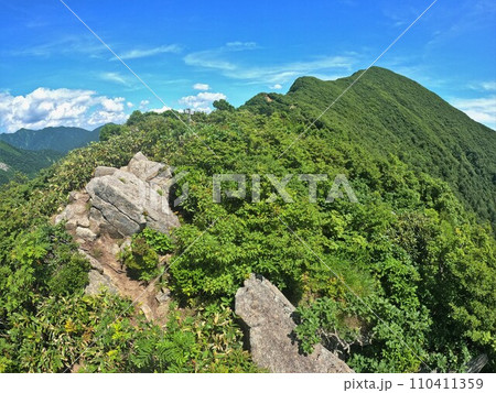 一ノ塔からの祝瓶山への稜線 110411359