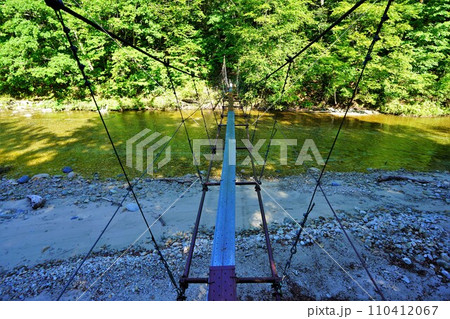 祝瓶山登山道の大石橋 祝瓶山登山道の大石橋 110412067