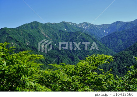 祝瓶山登山道からの朝日連峰の稜線 祝瓶山登山道からの朝日連峰の稜線 110412560