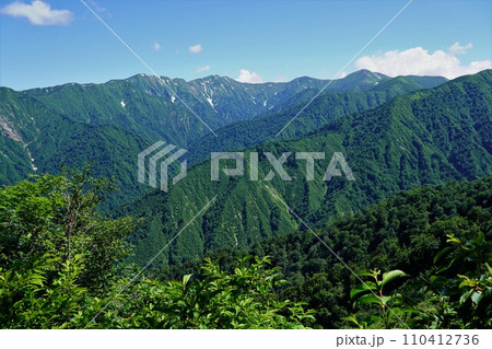 祝瓶山からの朝日連峰の稜線 祝瓶山からの朝日連峰の稜線 110412736
