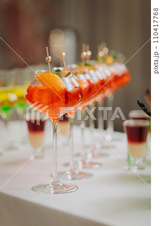 Welcome drink with cocktail glasses and drinks at an event. Alcoholic beverages at a wedding 110417768